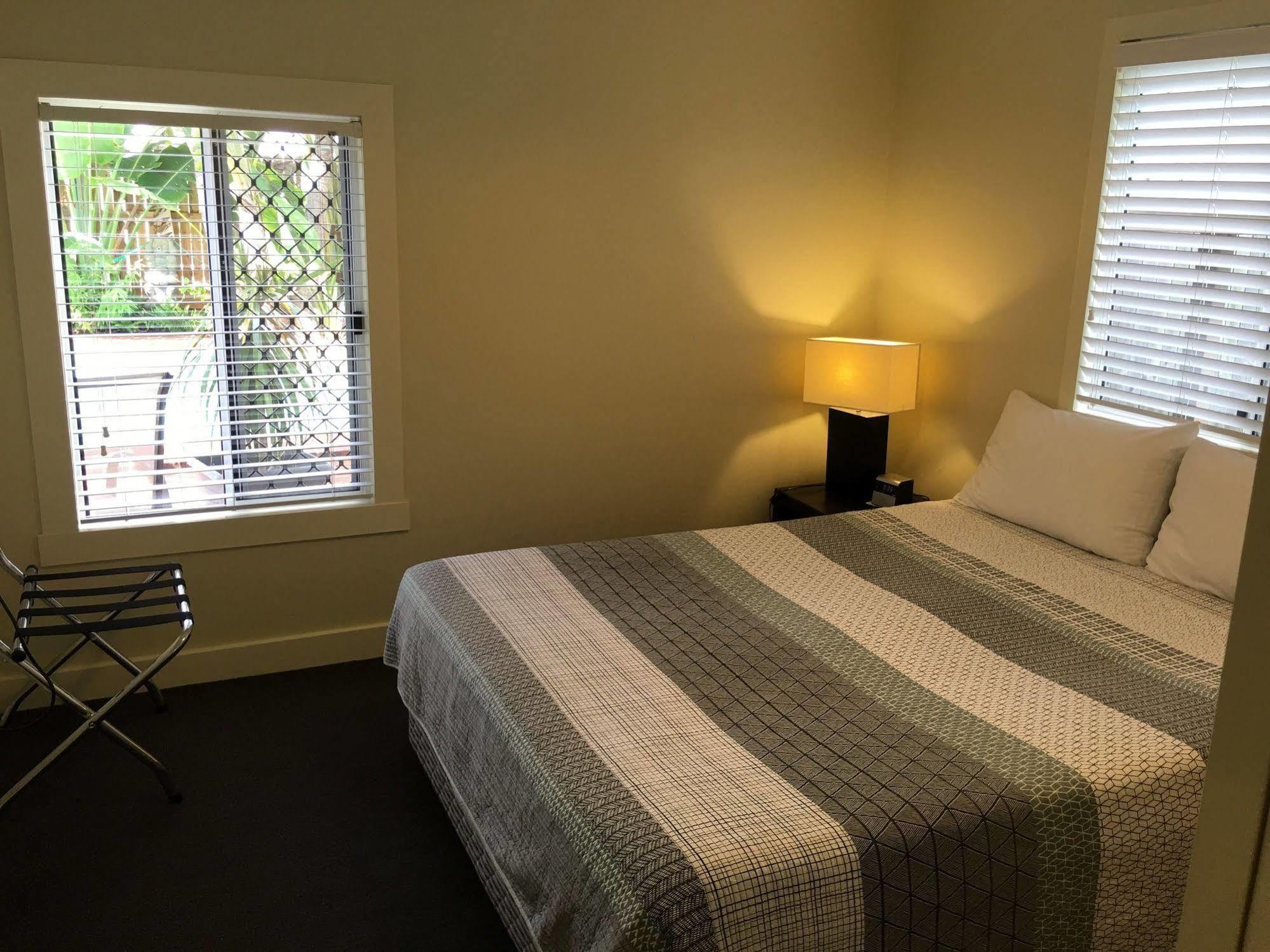 Aparthotel Coconut Palms On The Bay Hervey Bay Exteriér fotografie